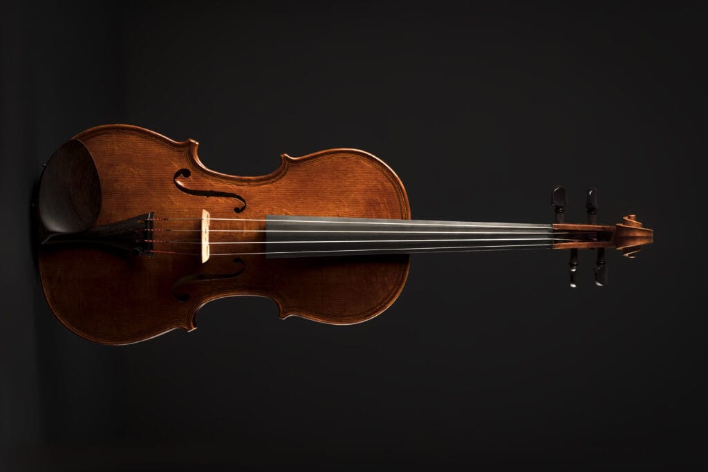 Face avant d'un violon In Fine